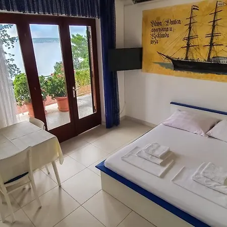 Buco Appartamento Starigrad Paklenica
